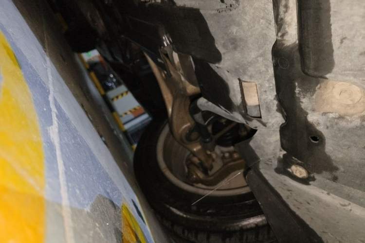 Used Mercedes-Benz M-Class 2014 ML 400 4MATIC Dynamic Model Chassis Front Left