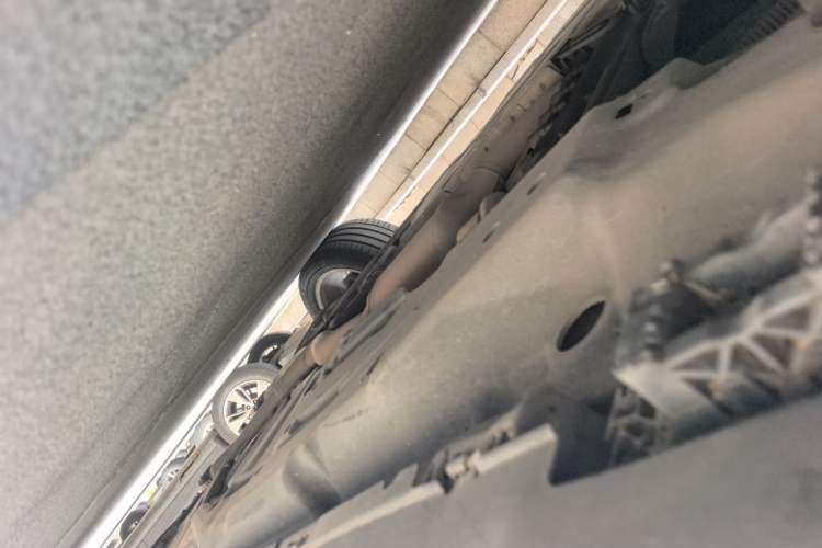 Used Mercedes-Benz M-Class 2014 ML 400 4MATIC Luxury Model Chassis Front Left