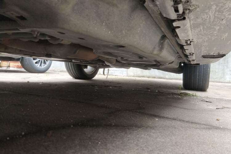 Used Mercedes-Benz M-Class 2014 ML 320 4MATIC Chassis Front Left