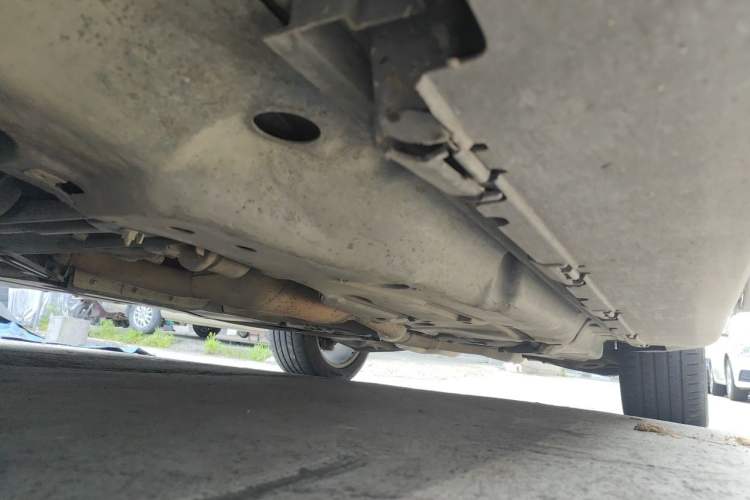 Used Mercedes-Benz M-Class 2014 ML 320 4MATIC Chassis Front Left