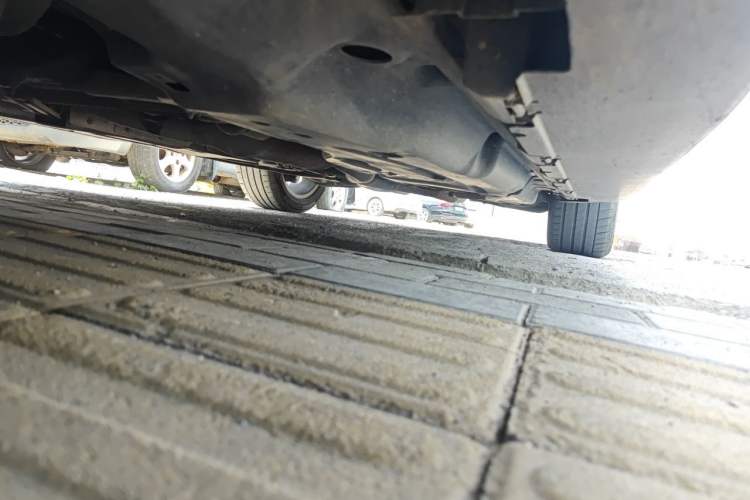 Used Mercedes-Benz M-Class 2014 ML 400 4MATIC Dynamic Model Chassis Front Left