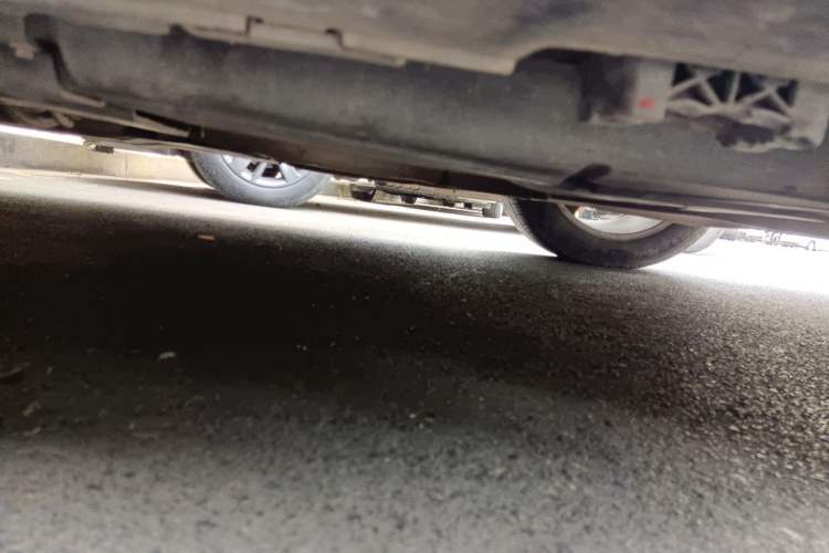 Used Mercedes-Benz M-Class 2014 ML 400 4MATIC Luxury Model Chassis Front Left
