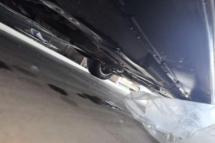 Used Mercedes-Benz M-Class 2014 ML 400 4MATIC Dynamic Model Chassis Front Left