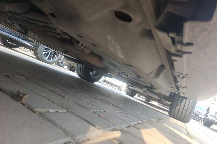 Used Mercedes-Benz M-Class 2014 ML 320 4MATIC Chassis Front Left