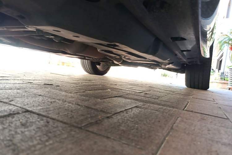 Used Mercedes-Benz M-Class 2014 ML 320 4MATIC Chassis Front Left