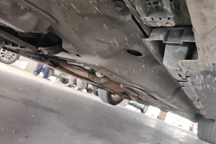 Used Mercedes-Benz M-Class 2014 ML 400 4MATIC Dynamic Model Chassis Front Left