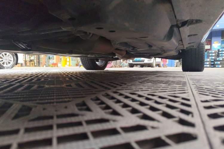 Used Mercedes-Benz M-Class 2014 ML 320 4MATIC Chassis Front Left
