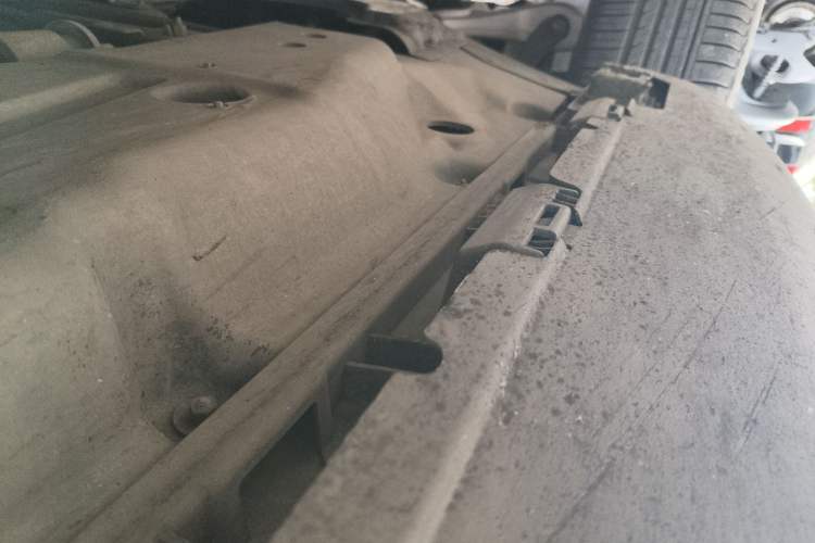 Used Mercedes-Benz M-Class 2014 ML 400 4MATIC Luxury Model Chassis Front Left