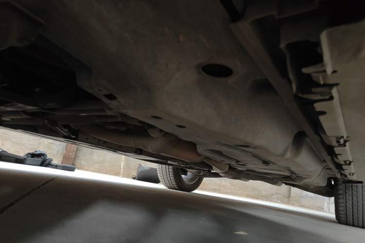Used Mercedes-Benz M-Class 2014 ML 320 4MATIC Chassis Front Left