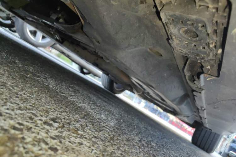 Used Mercedes-Benz M-Class 2014 ML 400 4MATIC Dynamic Model Chassis Front Left
