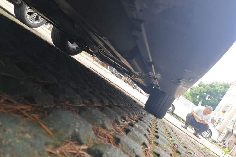 Used Mercedes-Benz M-Class 2014 ML 320 4MATIC Chassis Front Left