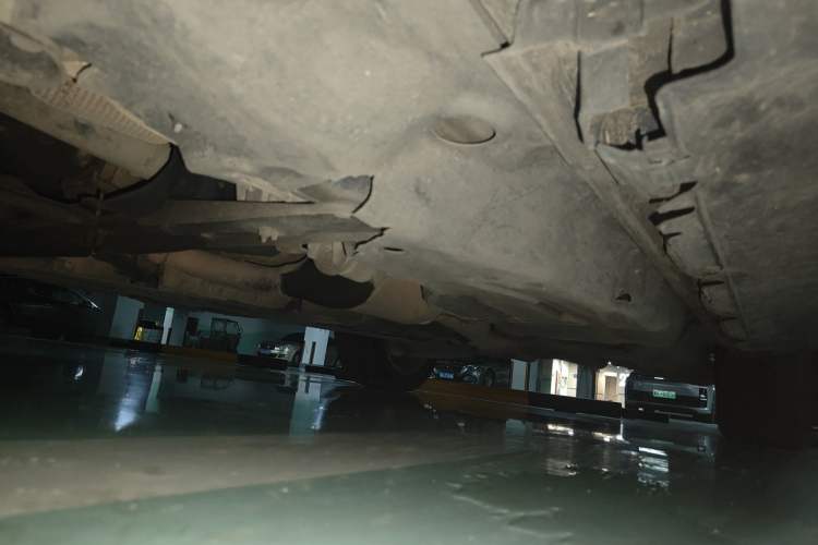 Used Mercedes-Benz M-Class 2014 ML 320 4MATIC Chassis Front Left