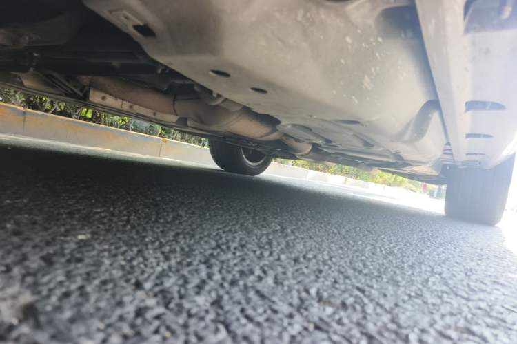 Used Mercedes-Benz M-Class 2014 ML 400 4MATIC Dynamic Model Chassis Front Left