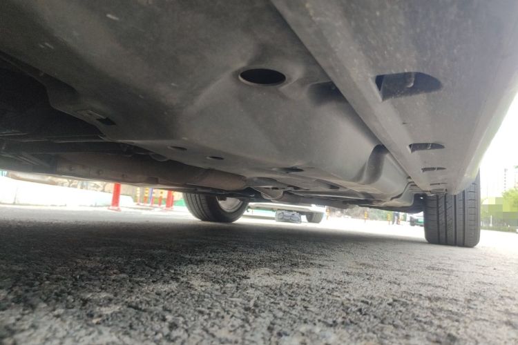 Used Mercedes-Benz M-Class 2014 ML 400 4MATIC Dynamic Model Chassis Front Left