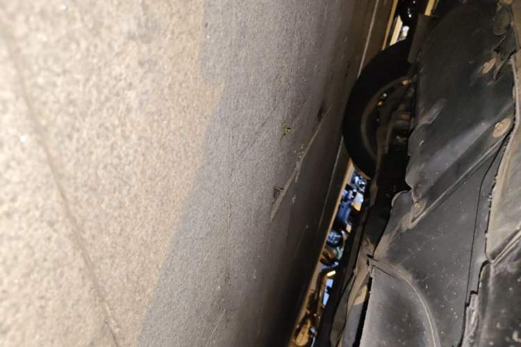Used Mercedes-Benz M-Class 2014 ML 320 4MATIC Chassis Front Left