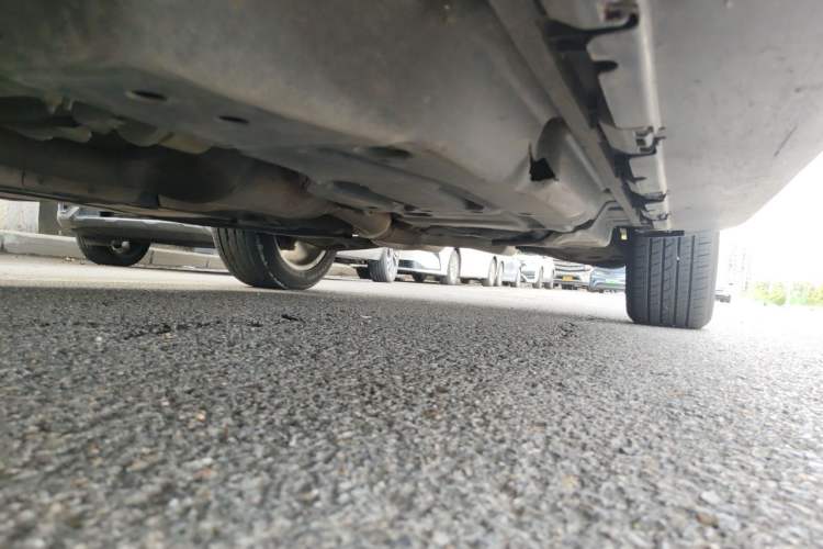 Used Mercedes-Benz M-Class 2014 ML 320 4MATIC Chassis Front Left