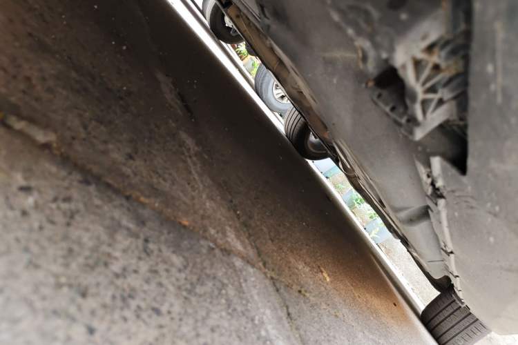 Used Mercedes-Benz M-Class 2014 ML 400 4MATIC Luxury Model Chassis Front Left