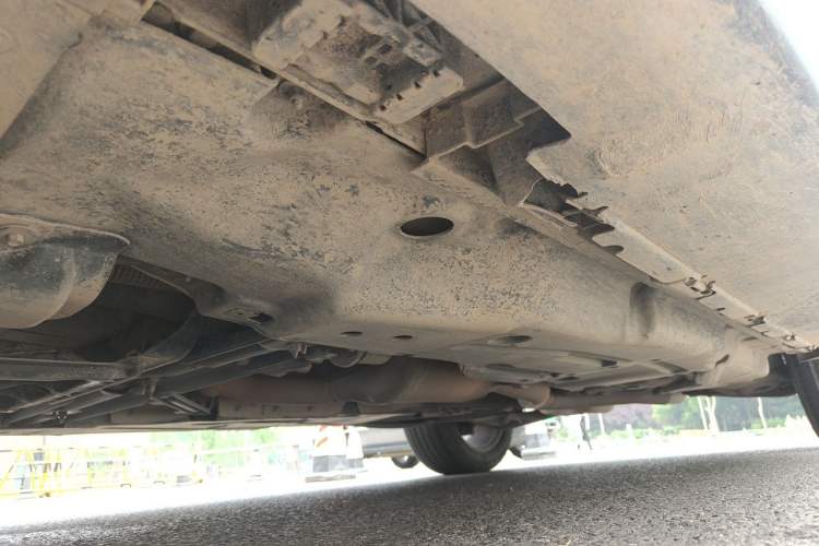 Used Mercedes-Benz M-Class 2014 ML 320 4MATIC Chassis Front Left