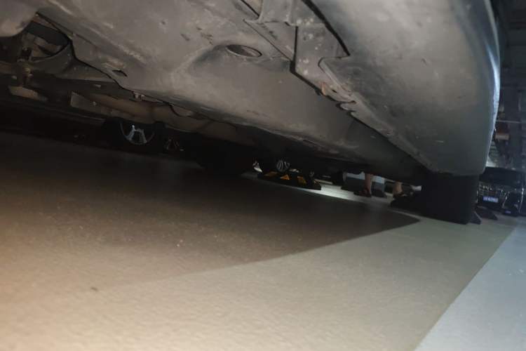 Used Mercedes-Benz M-Class 2014 ML 400 4MATIC Dynamic Model Chassis Front Left