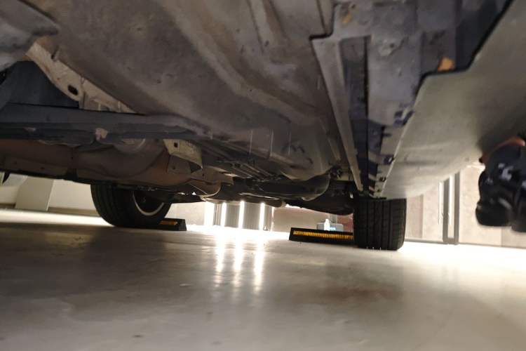 Used Mercedes-Benz M-Class 2014 ML 320 4MATIC Chassis Front Left
