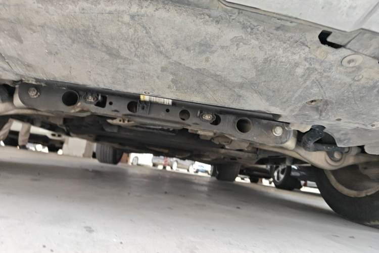 Used Mercedes-Benz M-Class 2014 ML 400 4MATIC Dynamic Model Chassis Front