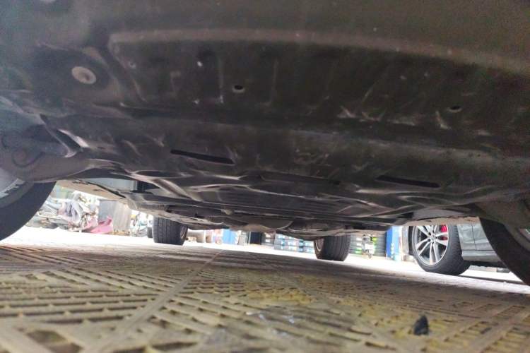Used Mercedes-Benz M-Class 2014 ML 320 4MATIC Chassis Front