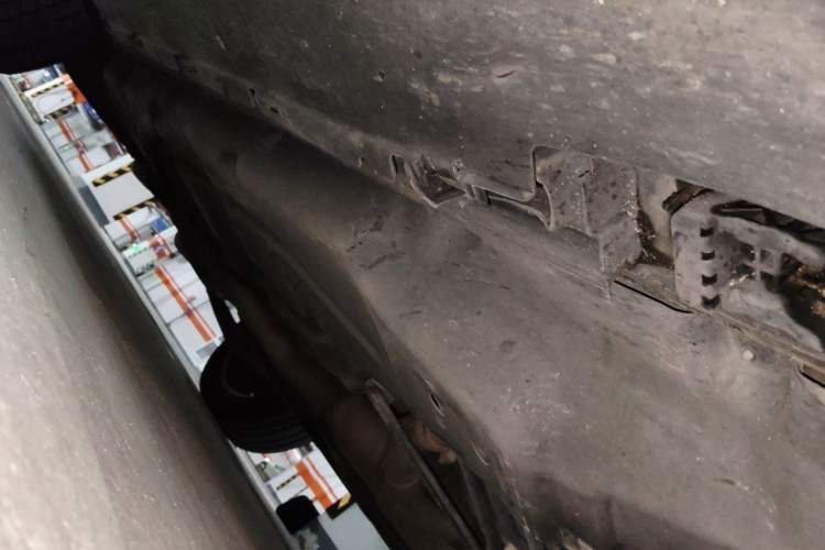 Used Mercedes-Benz M-Class 2014 ML 320 4MATIC Chassis Front Right