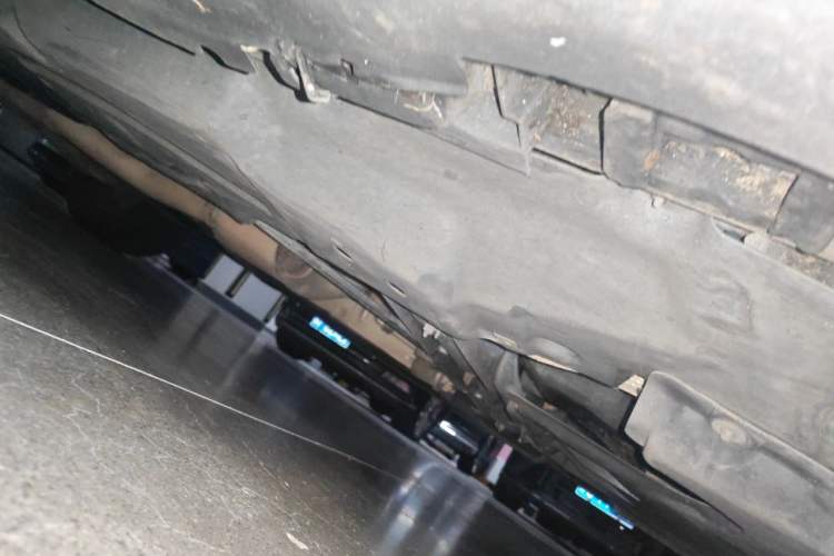 Used Mercedes-Benz M-Class 2014 ML 320 4MATIC Chassis Front Right