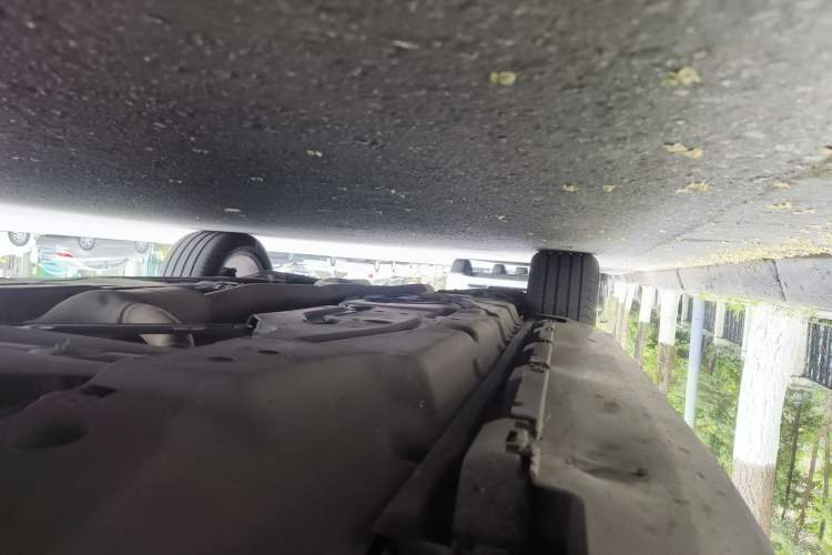 Used Mercedes-Benz M-Class 2014 ML 400 4MATIC Dynamic Model Chassis Front Right