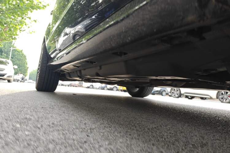 Used Mercedes-Benz M-Class 2014 ML 400 4MATIC Dynamic Model Chassis Front Right