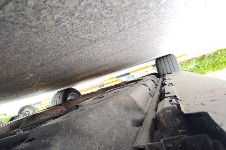 Used Mercedes-Benz M-Class 2014 ML 400 4MATIC Dynamic Model Chassis Front Right