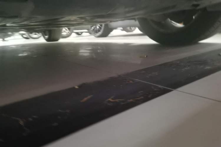 Used Mercedes-Benz M-Class 2014 ML 320 4MATIC Chassis Front Right