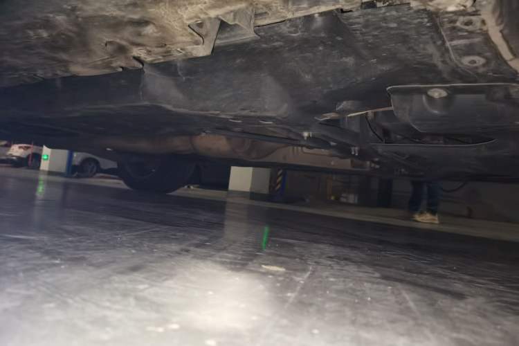 Used Mercedes-Benz M-Class 2014 ML 320 4MATIC Chassis Front Right