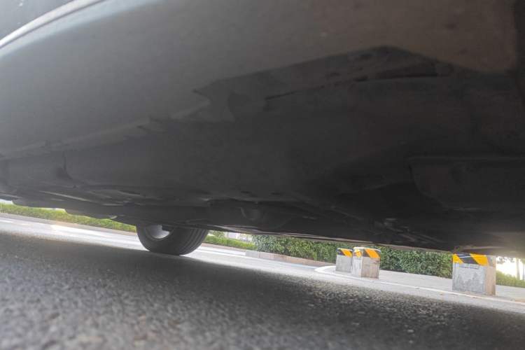 Used Mercedes-Benz M-Class 2014 ML 400 4MATIC Dynamic Model Chassis Front Right