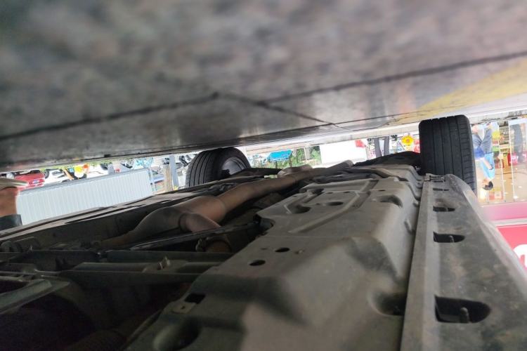 Used Mercedes-Benz M-Class 2014 ML 320 4MATIC Chassis Front Right