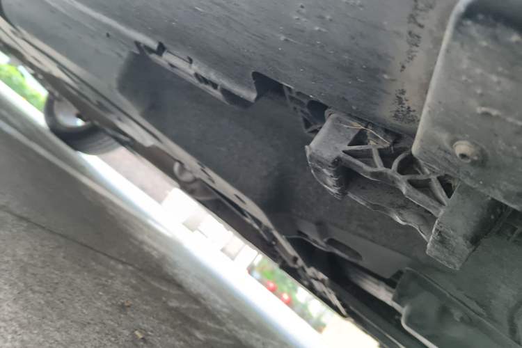 Used Mercedes-Benz M-Class 2014 ML 400 4MATIC Luxury Model Chassis Front Right