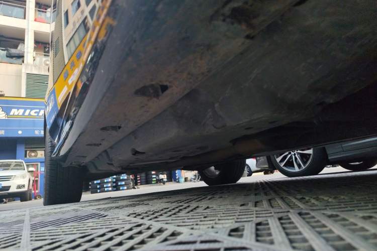 Used Mercedes-Benz M-Class 2014 ML 320 4MATIC Chassis Front Right