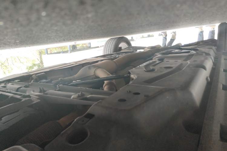 Used Mercedes-Benz M-Class 2014 ML 320 4MATIC Chassis Front Right