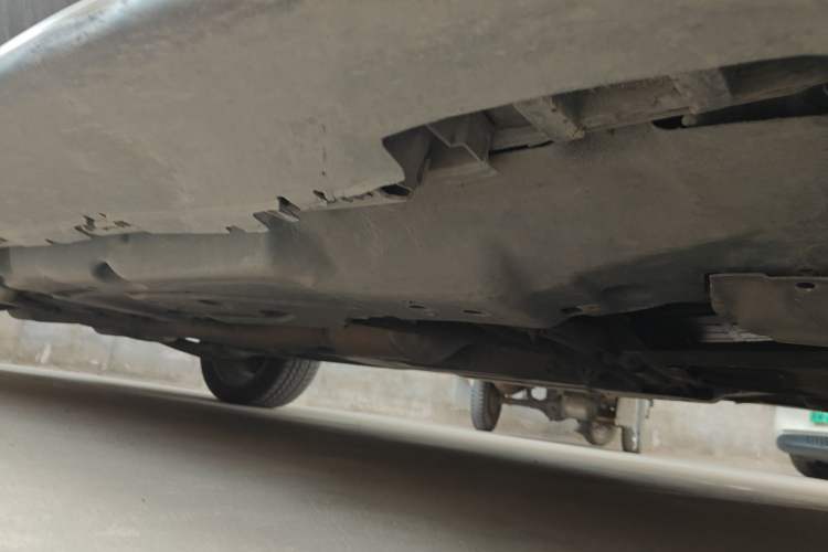Used Mercedes-Benz M-Class 2014 ML 320 4MATIC Chassis Front Right