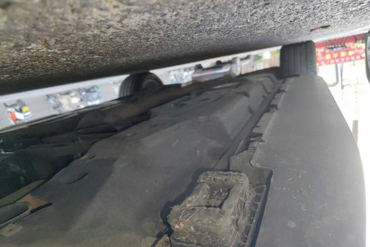 Used Mercedes-Benz M-Class 2014 ML 400 4MATIC Dynamic Model Chassis Front Right