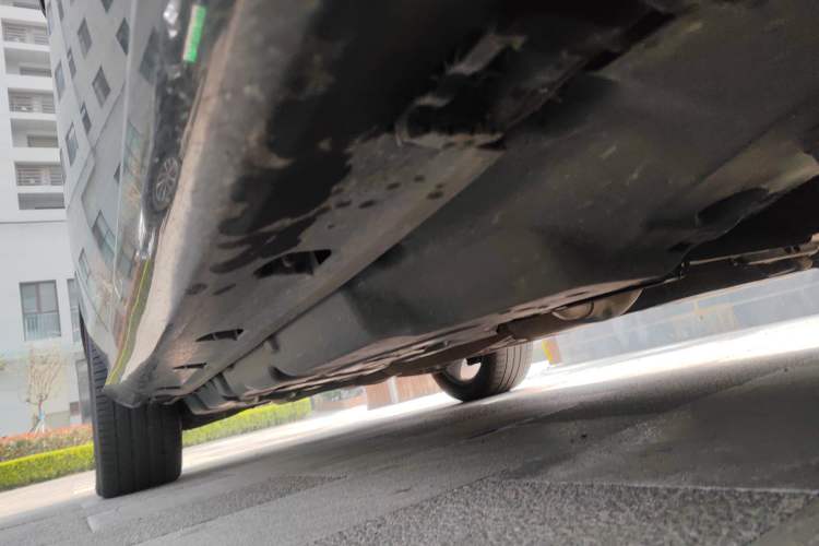Used Mercedes-Benz M-Class 2014 ML 400 4MATIC Dynamic Model Chassis Front Right