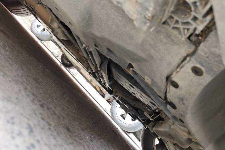 Used Mercedes-Benz M-Class 2014 ML 400 4MATIC Luxury Model Chassis Front Right