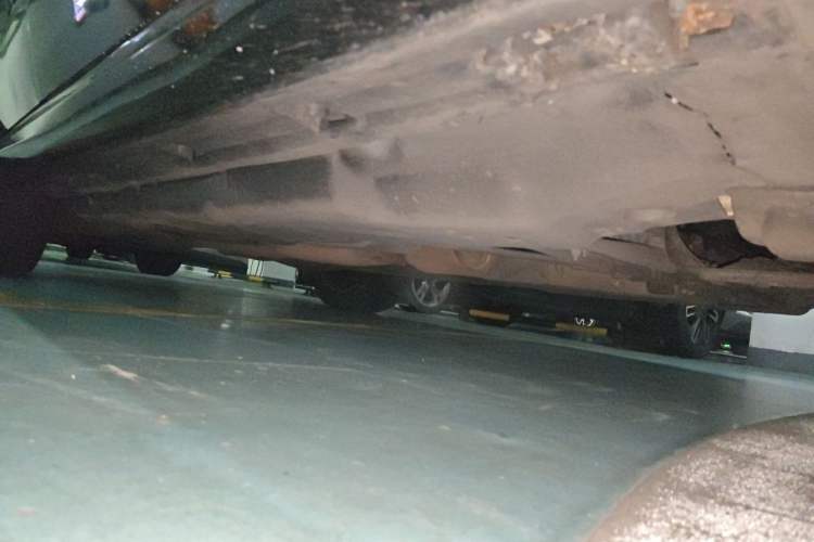 Used Mercedes-Benz M-Class 2014 ML 400 4MATIC Dynamic Model Chassis Front Right