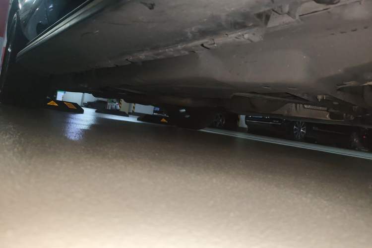 Used Mercedes-Benz M-Class 2014 ML 400 4MATIC Dynamic Model Chassis Front Right