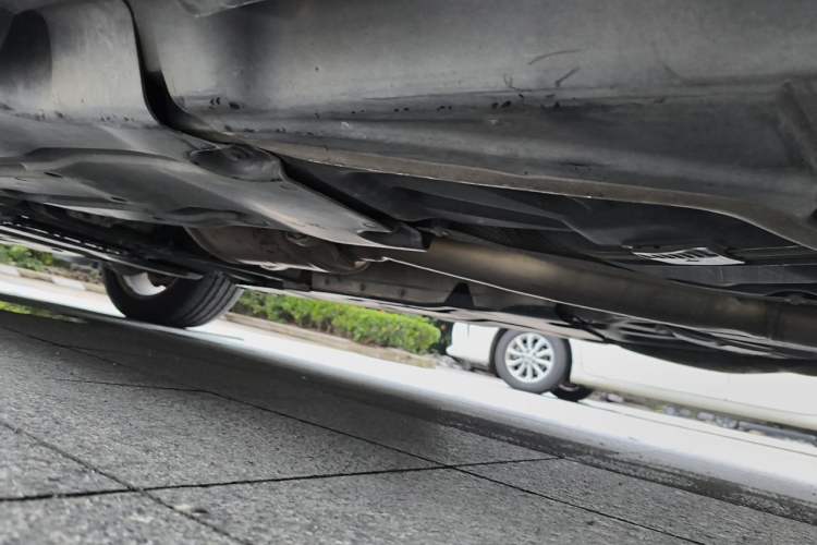 Used Mercedes-Benz M-Class 2014 ML 320 4MATIC Chassis Rear Left