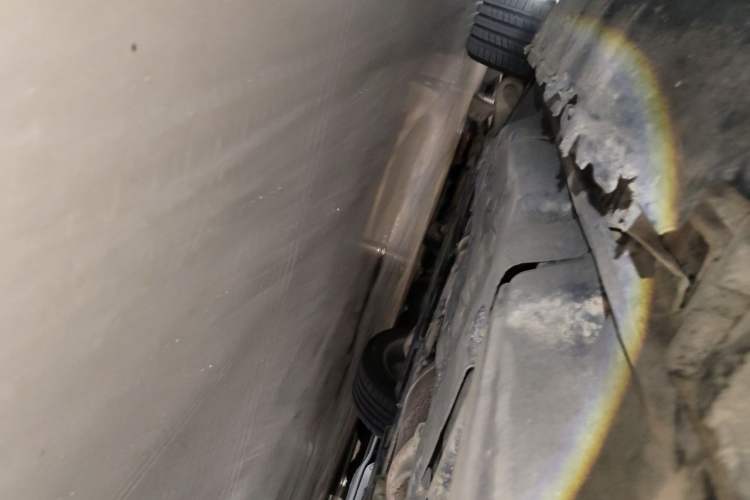 Used Mercedes-Benz M-Class 2014 ML 320 4MATIC Chassis Rear Left