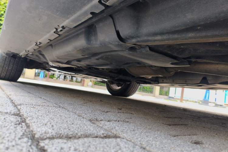 Used Mercedes-Benz M-Class 2014 ML 320 4MATIC Chassis Rear Left