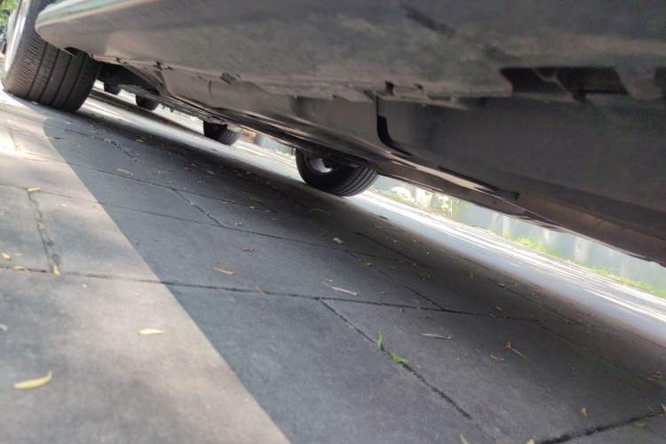 Used Mercedes-Benz M-Class 2014 ML 320 4MATIC Chassis Rear Left