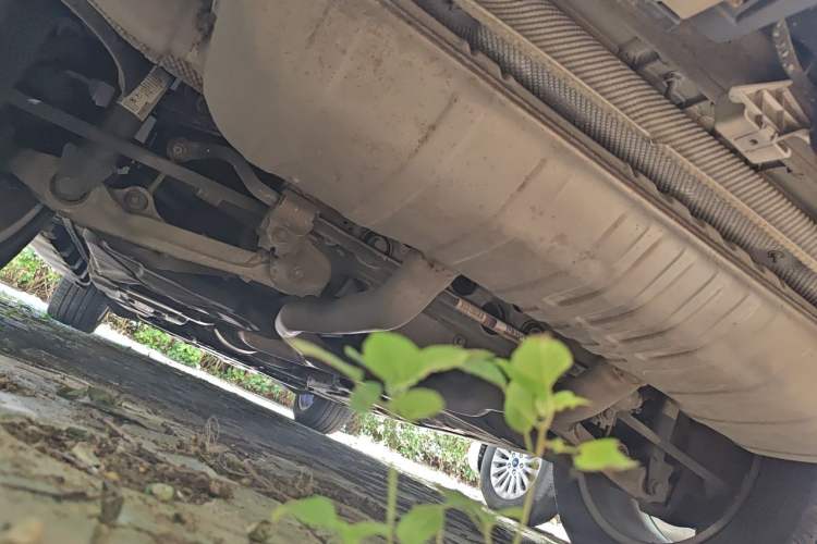 Used Mercedes-Benz M-Class 2014 ML 320 4MATIC Chassis Rear Left