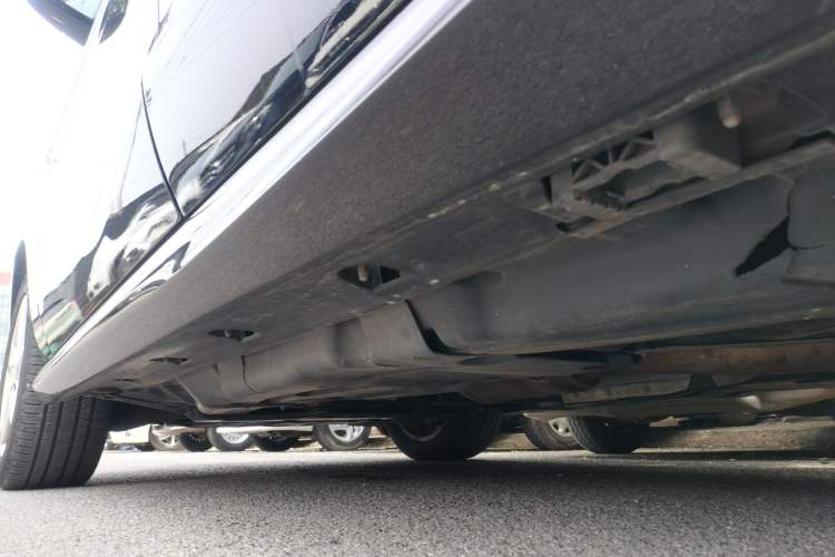 Used Mercedes-Benz M-Class 2014 ML 320 4MATIC Chassis Rear Left